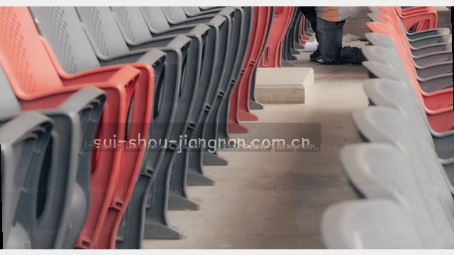为城市社区提供专业的绿化养护与市政保洁服务。